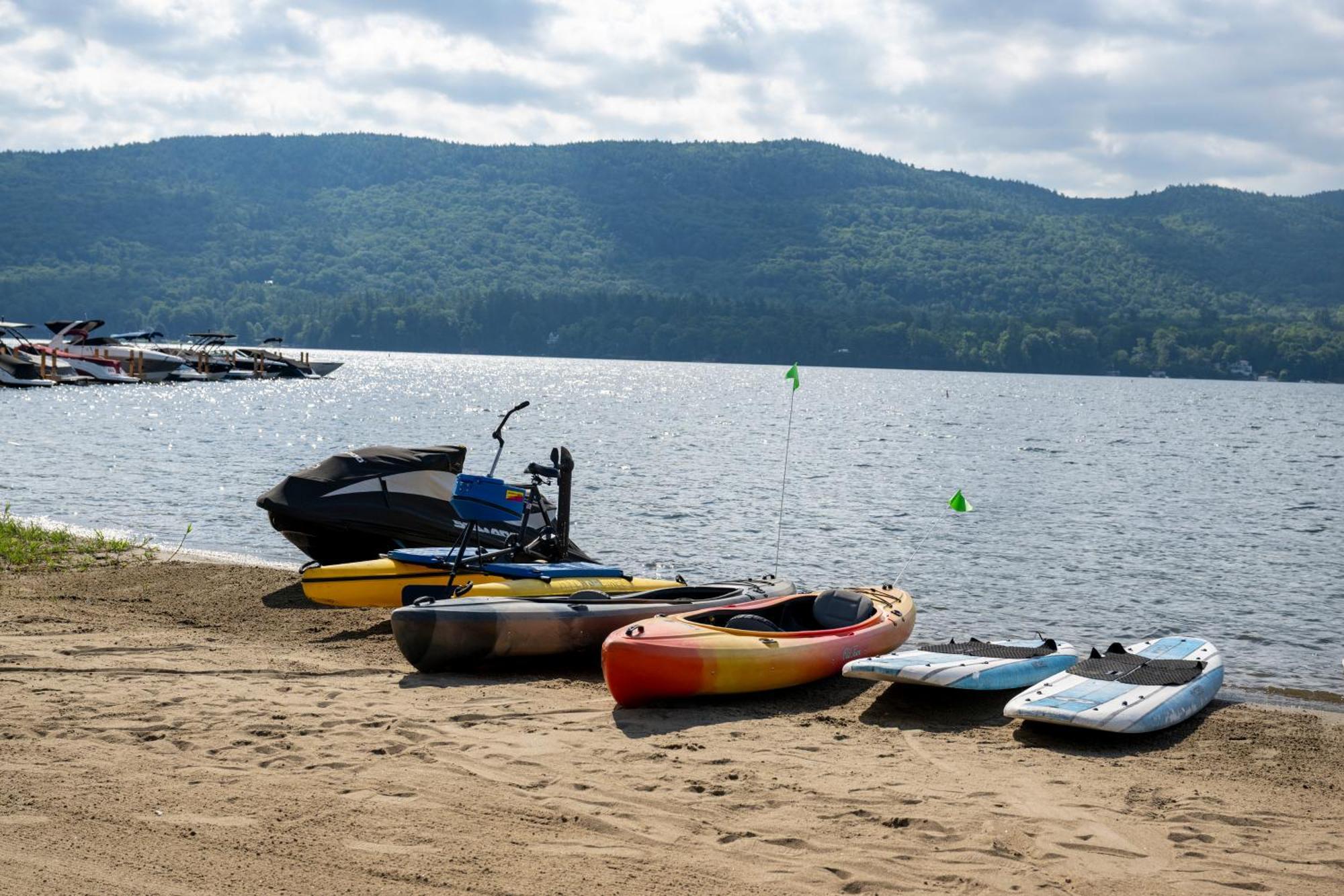 Scotty'S Lakeside Resort Lake George Exterior photo